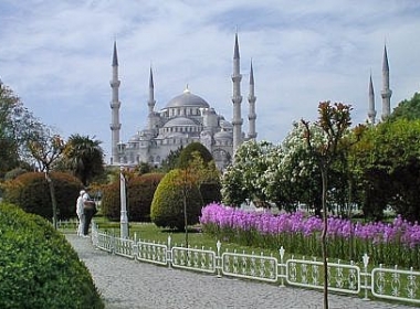 Истанбул - Отключете Вашите желания в „Църквата на първия ден от месеца”
