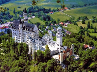 Приказните Баварски замъци и остров Майнау