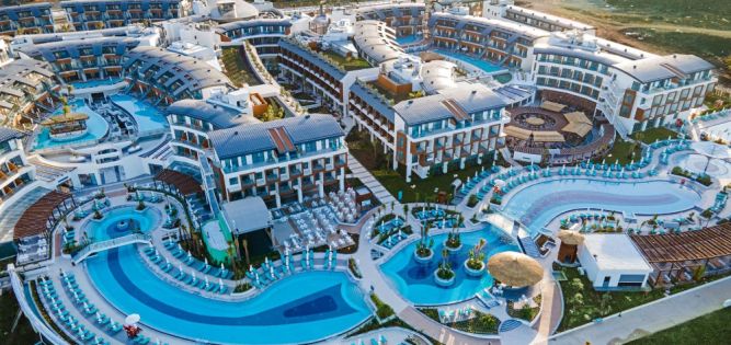 ВАШАТА ЛУКСОЗНА ПОЧИВКА СЪЧЕТАНА С ВЪЛНУВАЩА ЕКСКУРЗИЯ