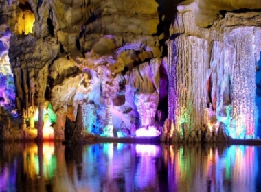 Пъстрата красавица-пещерата ВЕНЕЦА и Белоградчишките скали